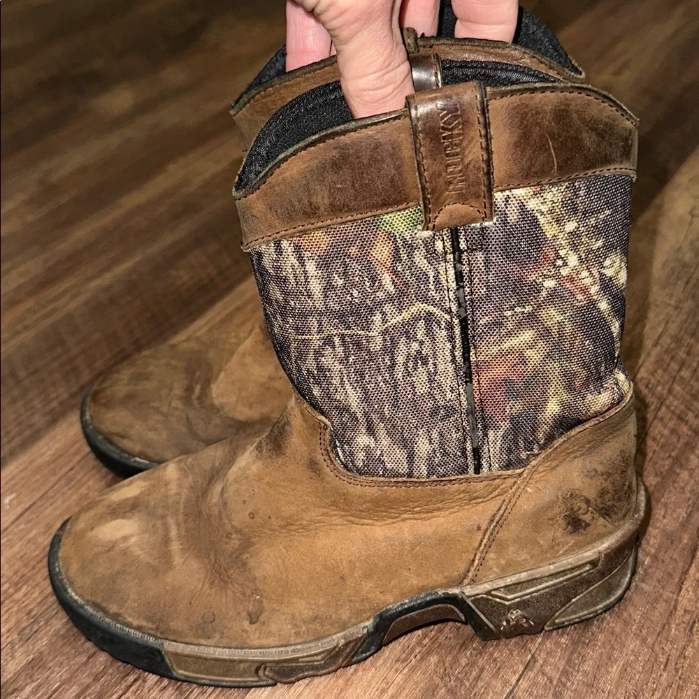 Youth Rocky Boots Pink Camo size 1‎